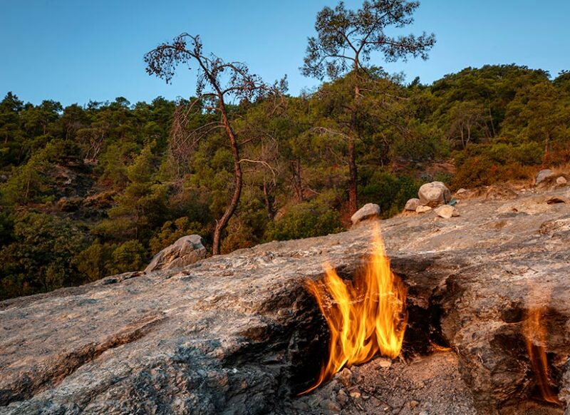 çıralı yanartaş nerede