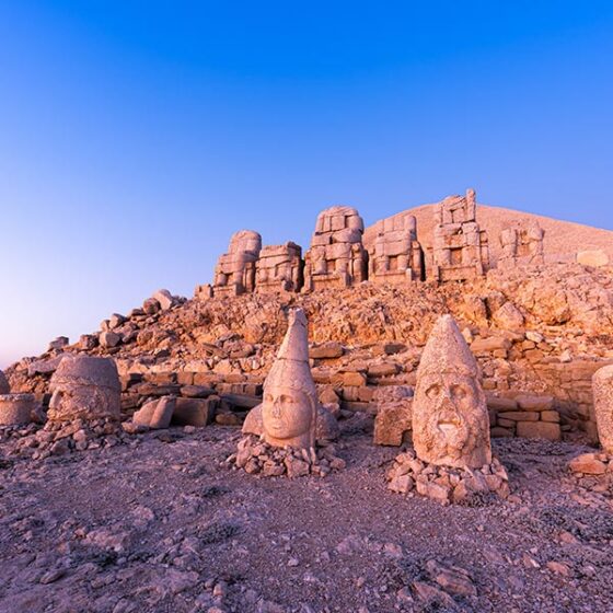 nemrut dağı heykellerinin hikayesi